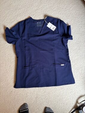 FIGS Navy V‑Neck Scrub Top